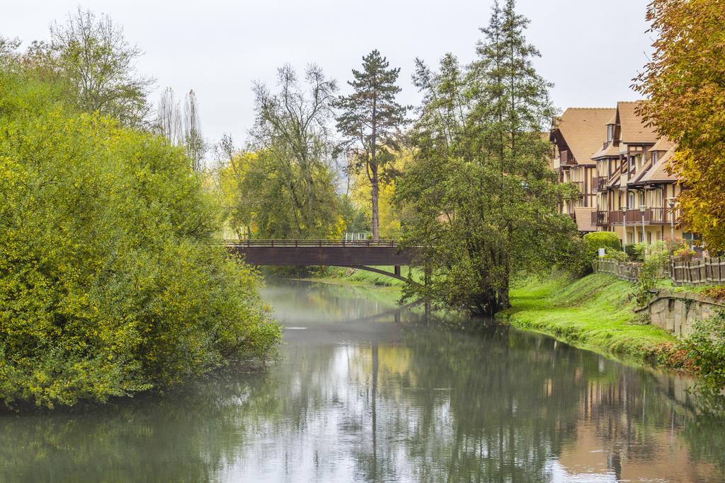 Karma Manoir Des Deux Amants Aparthotel Connelles Buitenkant foto