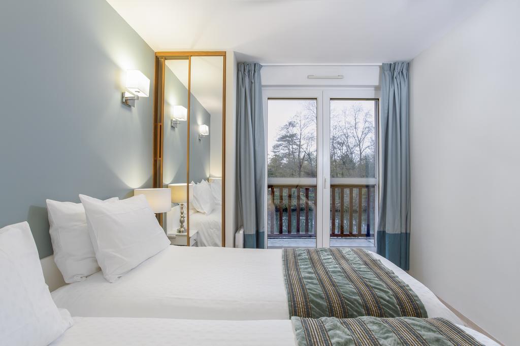 Karma Manoir Des Deux Amants Aparthotel Connelles Buitenkant foto