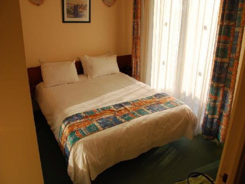 Karma Manoir Des Deux Amants Aparthotel Connelles Buitenkant foto