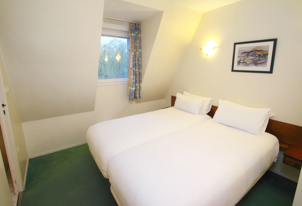 Karma Manoir Des Deux Amants Aparthotel Connelles Buitenkant foto