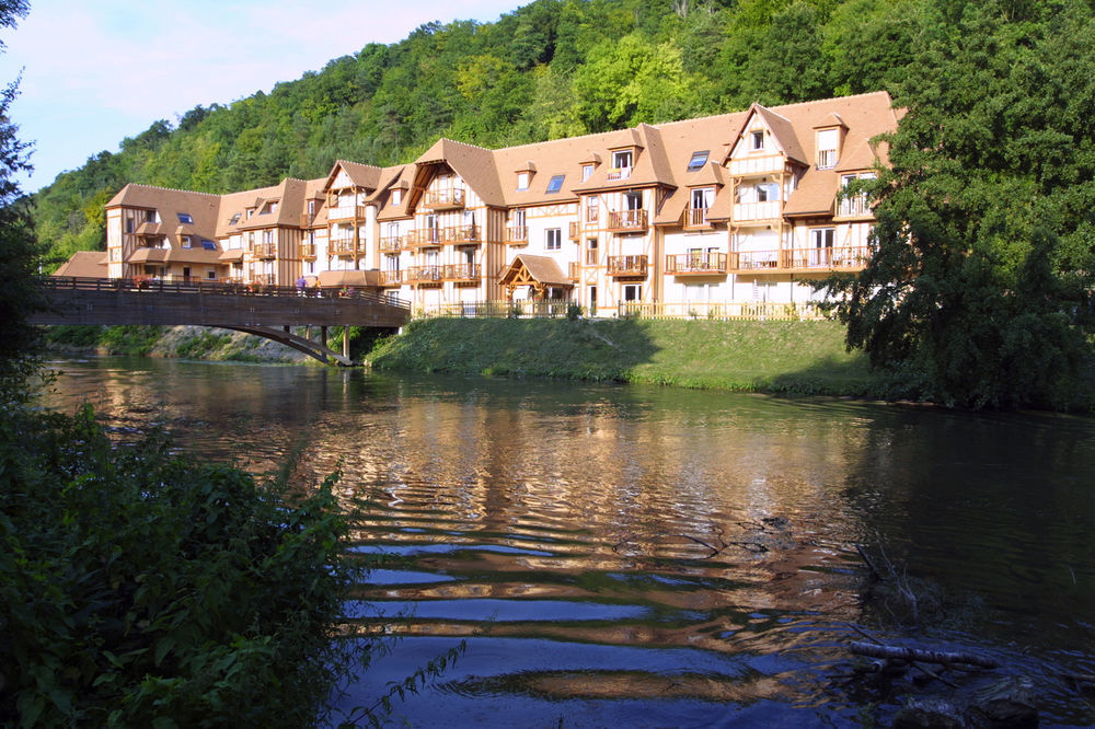 Karma Manoir Des Deux Amants Aparthotel Connelles Buitenkant foto