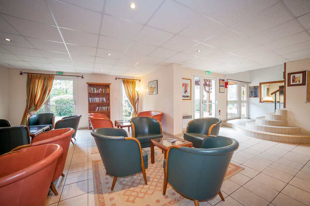 Karma Manoir Des Deux Amants Aparthotel Connelles Buitenkant foto