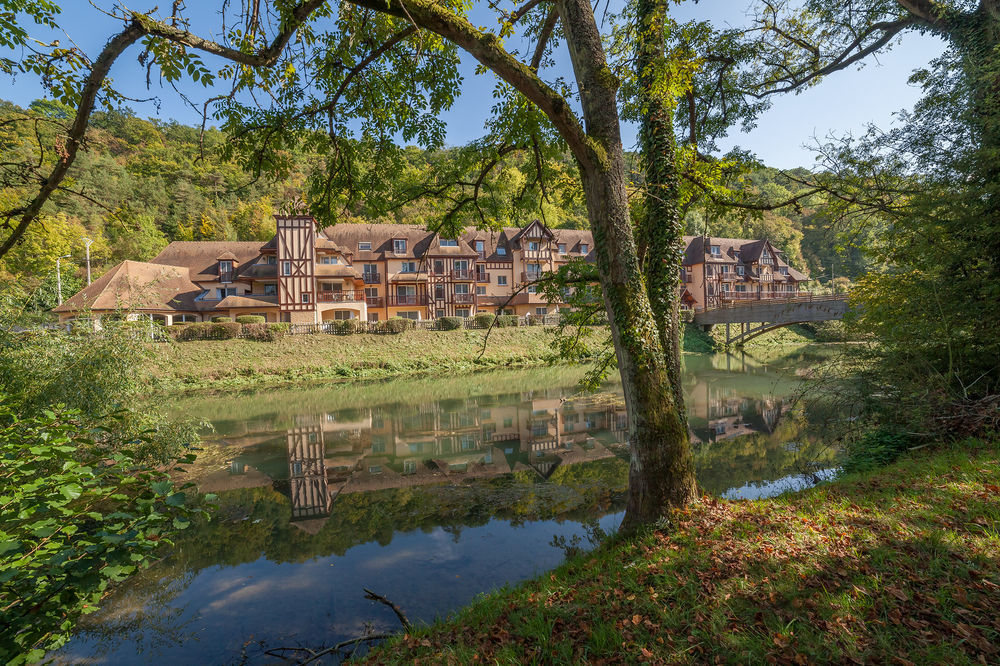 Karma Manoir Des Deux Amants Aparthotel Connelles Buitenkant foto