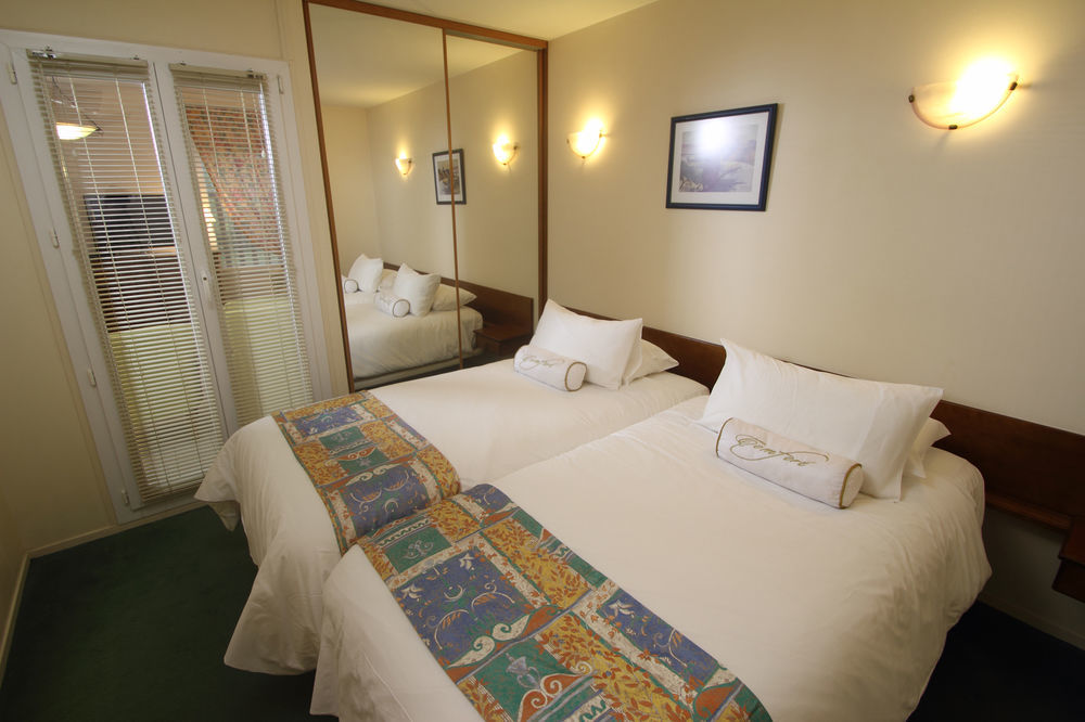 Karma Manoir Des Deux Amants Aparthotel Connelles Buitenkant foto
