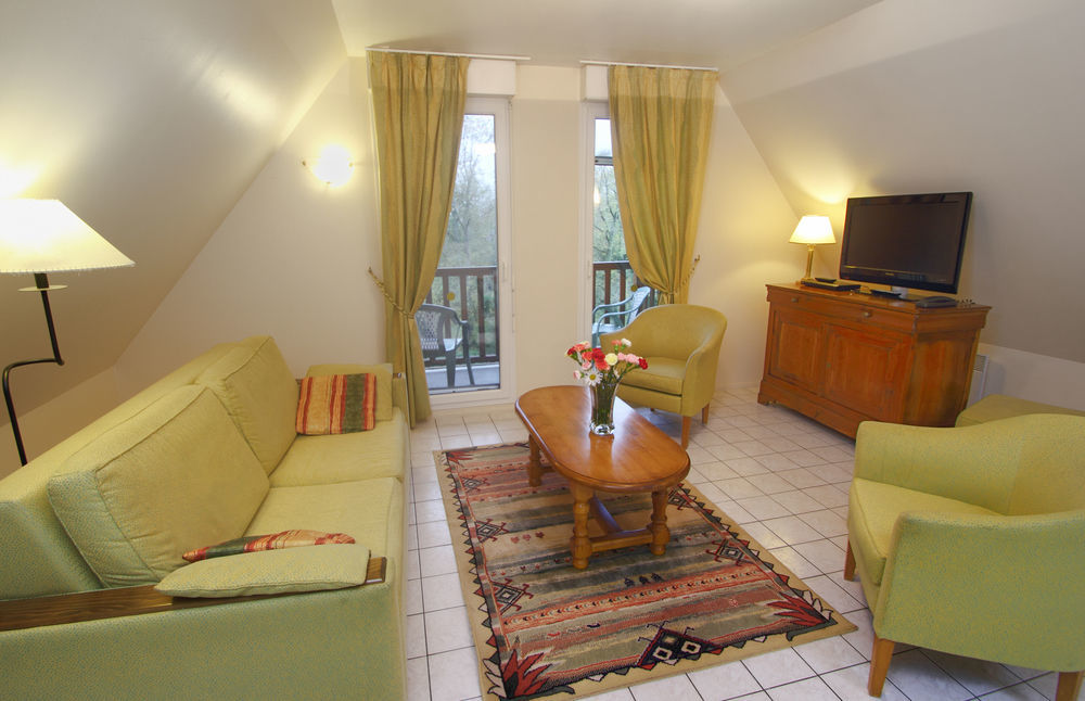 Karma Manoir Des Deux Amants Aparthotel Connelles Buitenkant foto