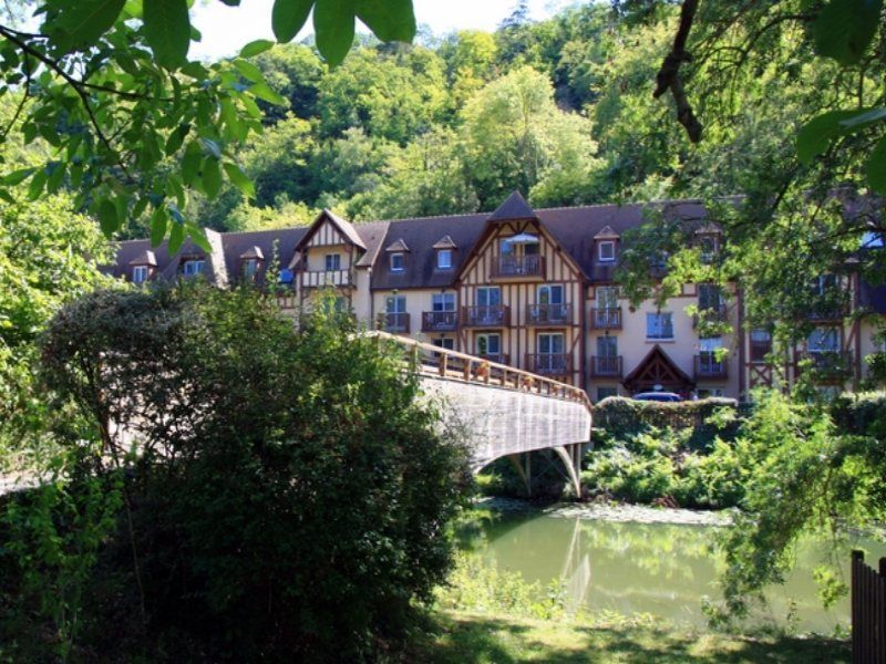 Karma Manoir Des Deux Amants Aparthotel Connelles Buitenkant foto