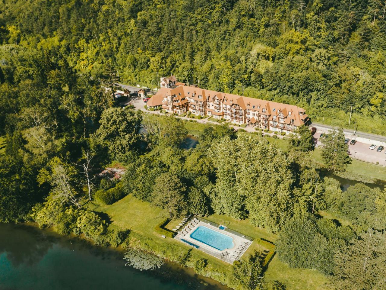 Karma Manoir Des Deux Amants Aparthotel Connelles Buitenkant foto