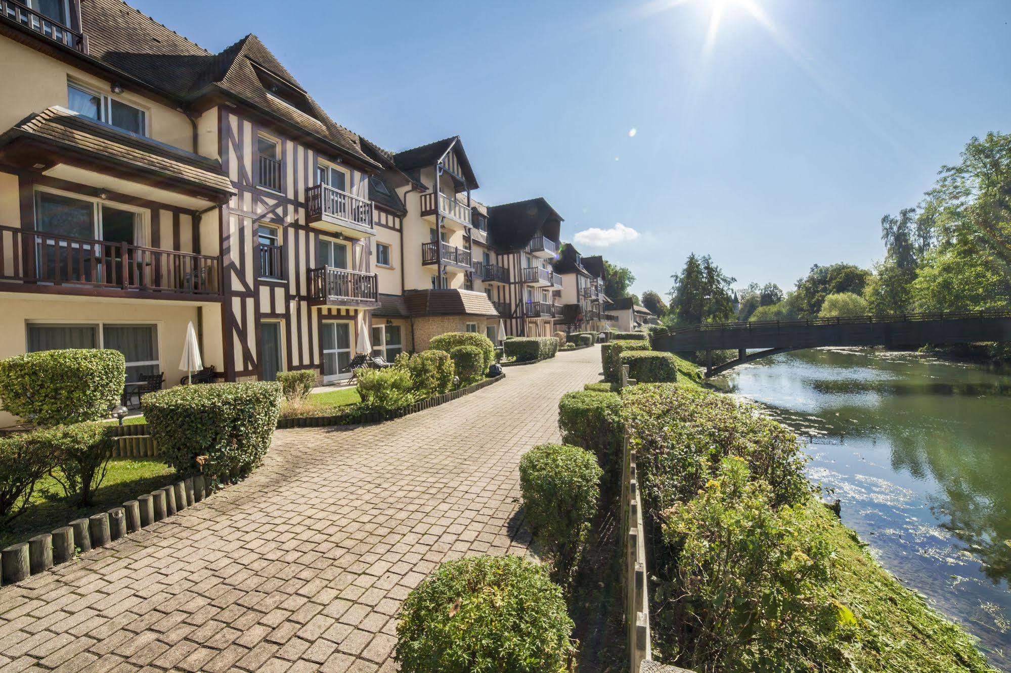 Karma Manoir Des Deux Amants Aparthotel Connelles Buitenkant foto
