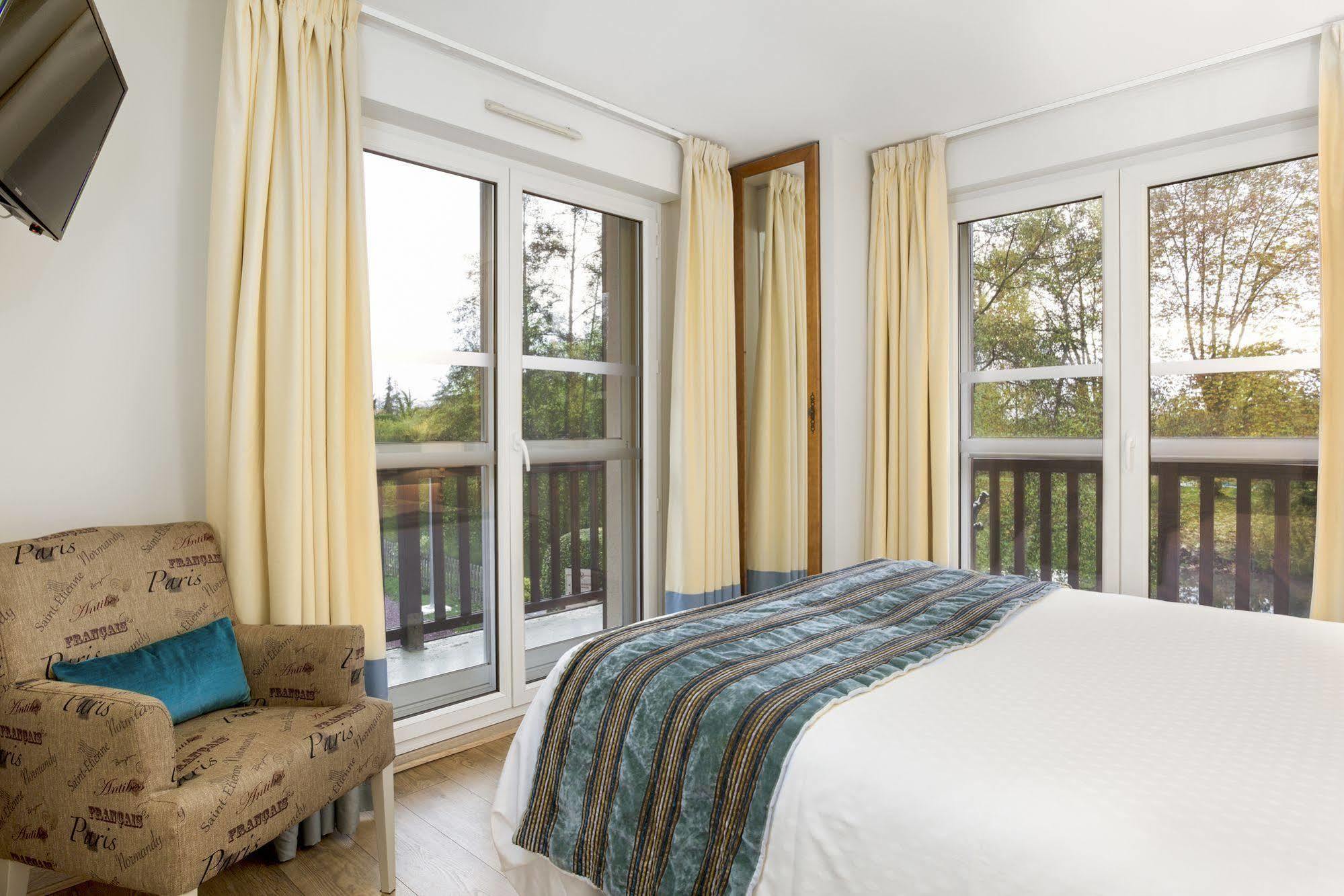 Karma Manoir Des Deux Amants Aparthotel Connelles Buitenkant foto
