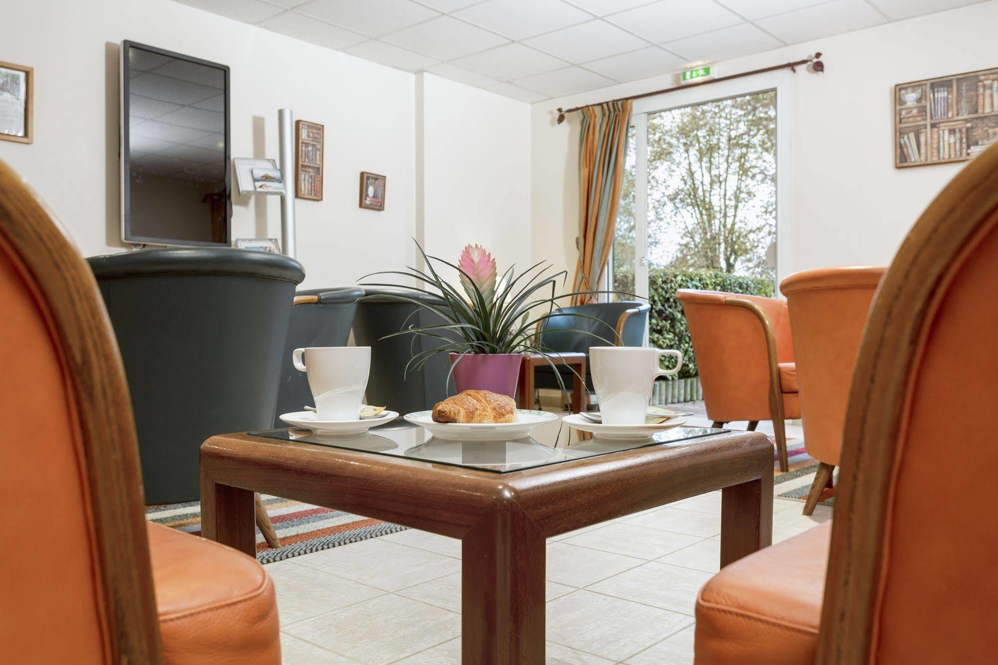 Karma Manoir Des Deux Amants Aparthotel Connelles Buitenkant foto