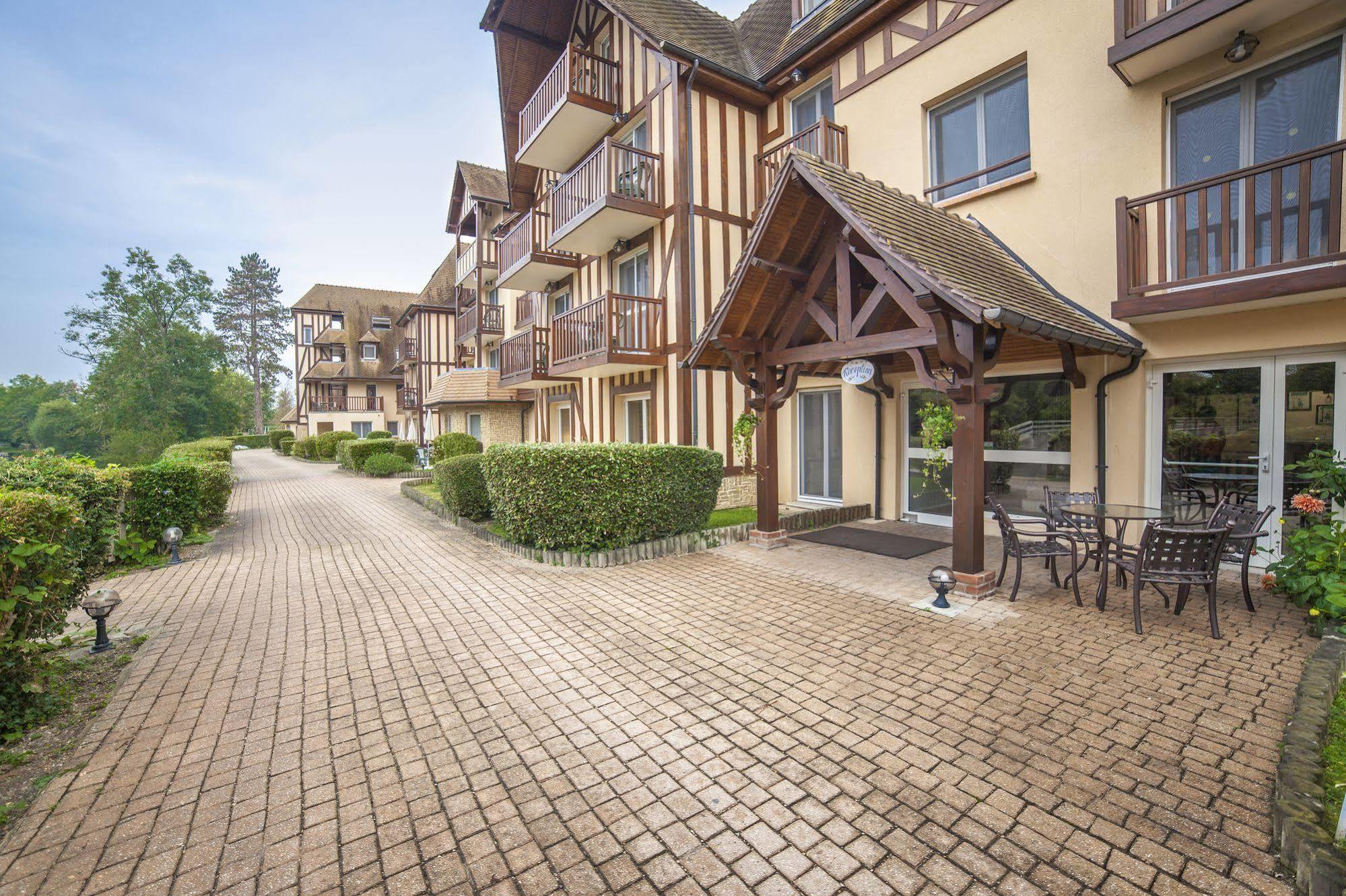 Karma Manoir Des Deux Amants Aparthotel Connelles Buitenkant foto