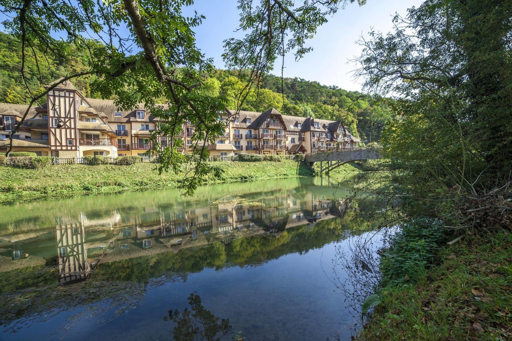 Karma Manoir Des Deux Amants Aparthotel Connelles Buitenkant foto